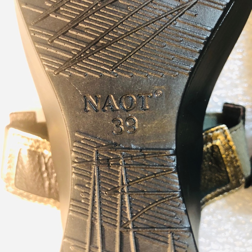 Naot Women’s Metallic Wedge Sandals, Size 39 - Picture 5 of 7